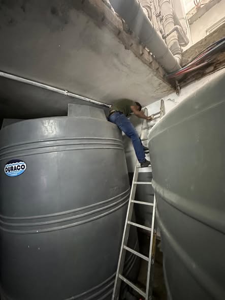 Planned maintenance on large Duraco water tanks in Mauritius