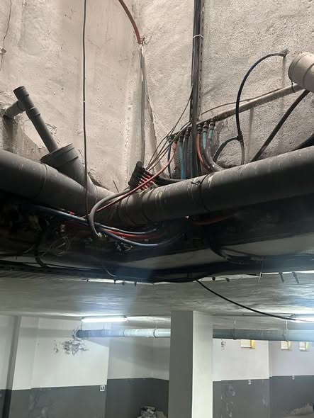 Leaking manifold replaced on overhead pipework in Mauritius
